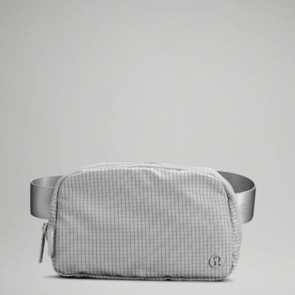 lululemon | seal grey/graphite grey grid | everywhere belt bag